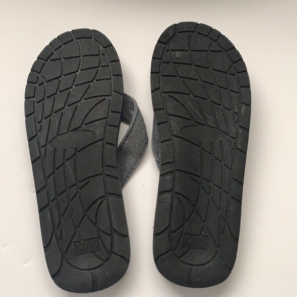 NWOT Shark Rescue Men’s Flip Flops - Picture 6 of 9